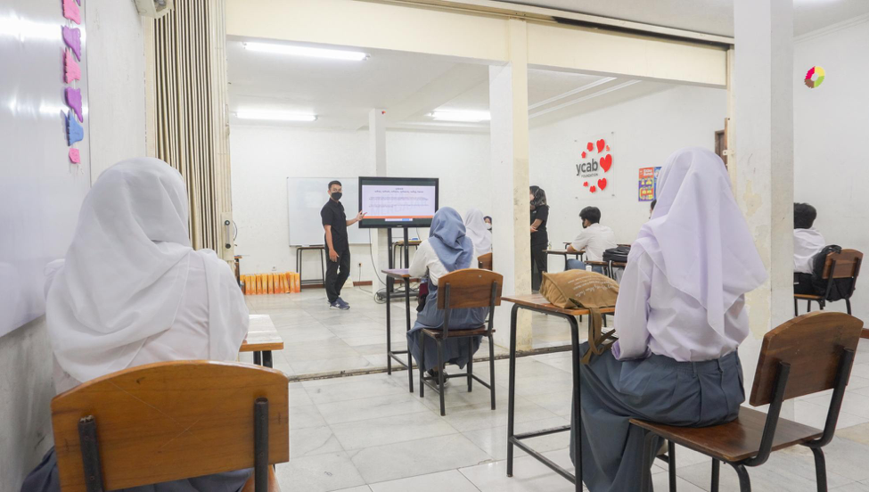 Media Indonesia shared with Rumah Belajar students how to identify fake news and become critical readers of the world around them.