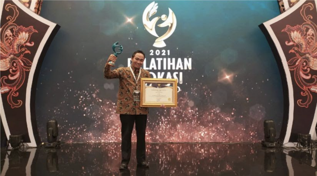 With its center almost closed down in 2018, BLK Wonogiri rose above receiving 1st Place in Balai Latihan Kerja Unit Pelaksana Teknis Daerah (UPTD) from the government (2021).