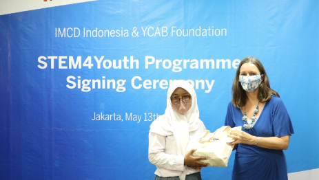Mrs. Ardi Stoios-Braken, Deputy Head of Mission/Minister Plenipotentiary, from the Dutch Embassy to witness the signing ceremony.