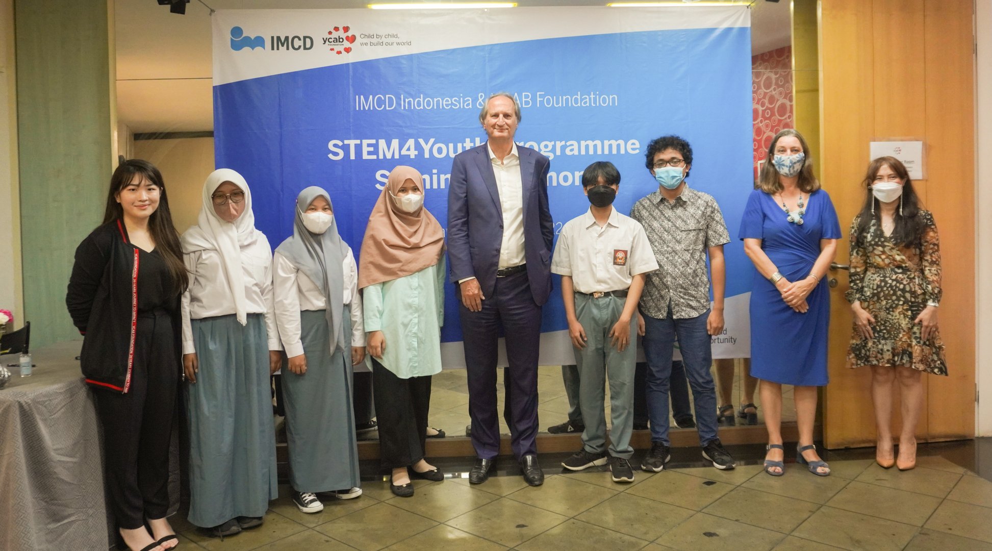 Mr. Piet van der Slikke, CEO of IMCD, Mrs. Ardi Stoios-Braken, Deputy Head of Mission/Minister Plenipotentiary, from the Dutch Embassy, and Ms. Adelia Sia, Managing Director of IMCD Indonesia give educational support for YCAB Foundation’s students. 