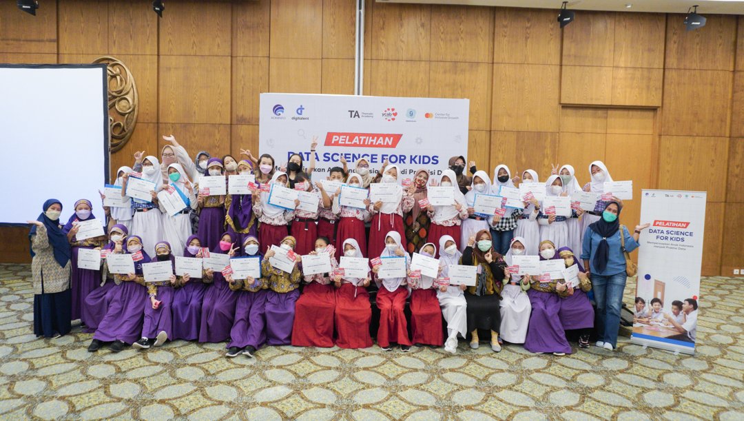 Kominfo launched a Data Science for Kids training, in collaboration with Mastercard and YCAB Foundation.