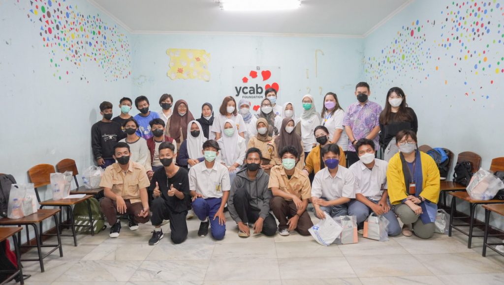 On September 28, 2022,  PT Centratama Telekomunikasi Indonesia, TBK, during ‘Career Day’ in Rumah Belajar YCAB.